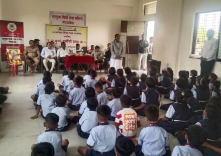 मंगळवेढा येथील न.पा. मुला-मुलींची शाळा क्रमांक ५ साठे नगर येथे सुरक्षित बचपन अभियानांतर्गत आयोजित कायदेविषयक शिबिर